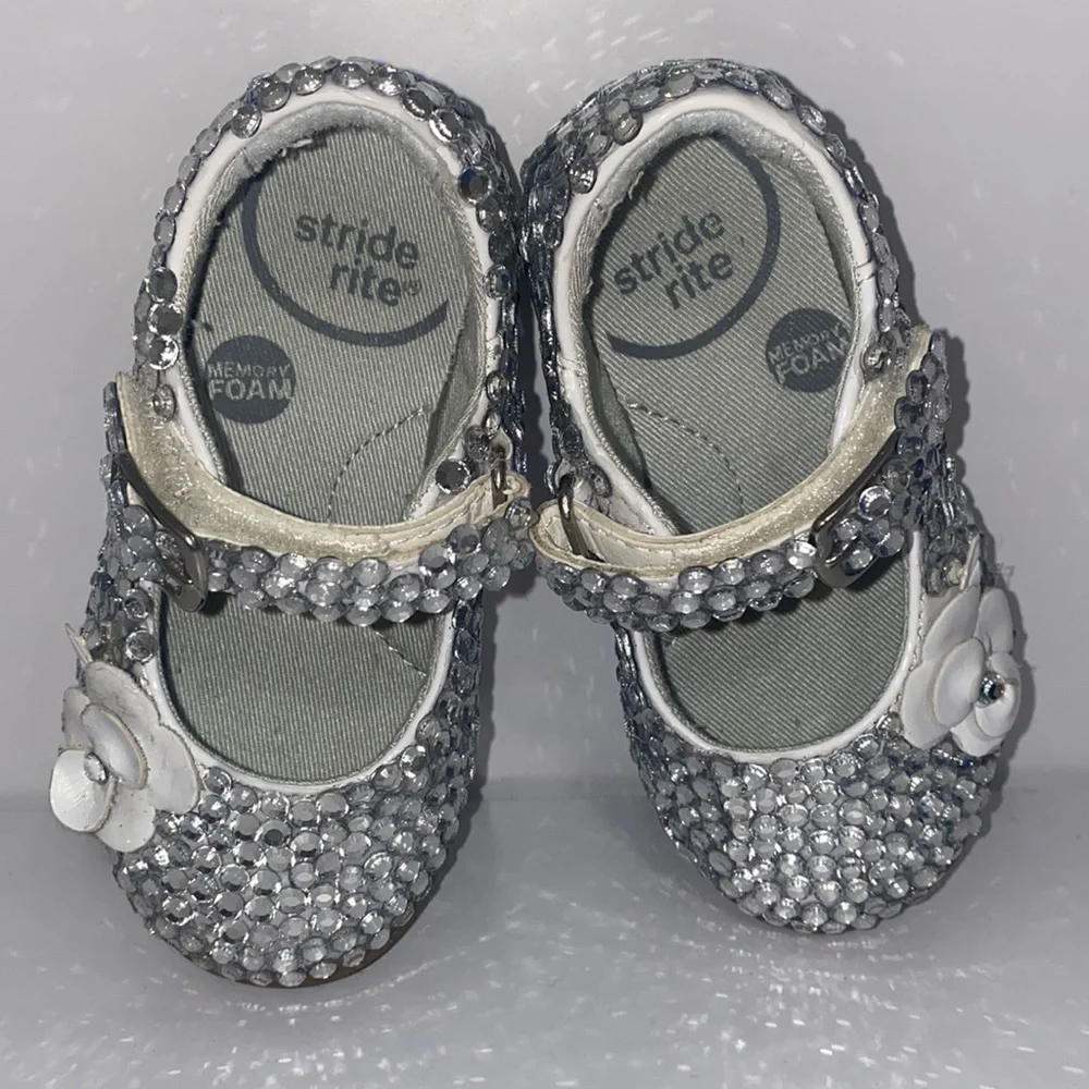 Stride Rite Ava white patent leather shoes, size 5.5W - Picture 3 of 10